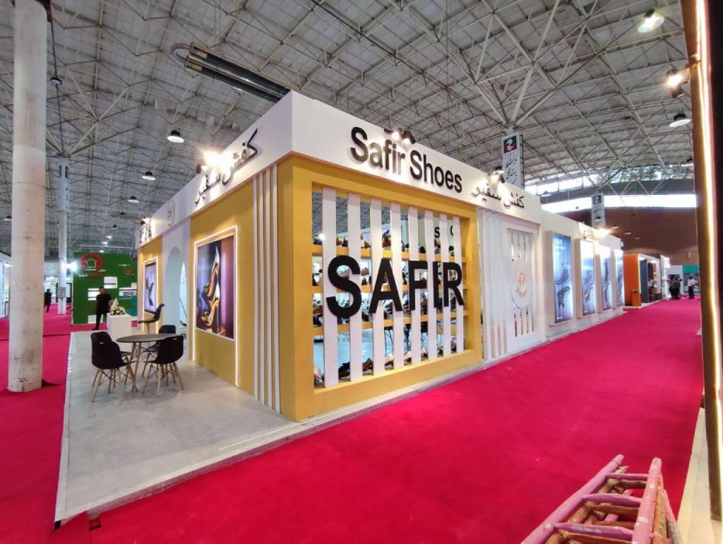 طراحی و ساخت غرفه نمایشگاهی برند سفیر در نمایشگاه کیف و کفش تبریز – مرداد ۱۴۰۳