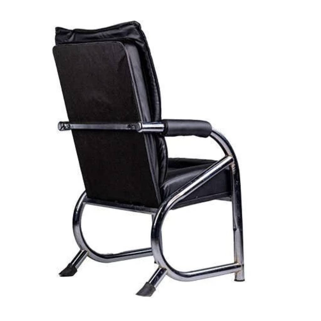 اجاره صندلی VIP چرمی چهار نفره با میز قایقی | تجهیزات نمایشگاهی روبیک